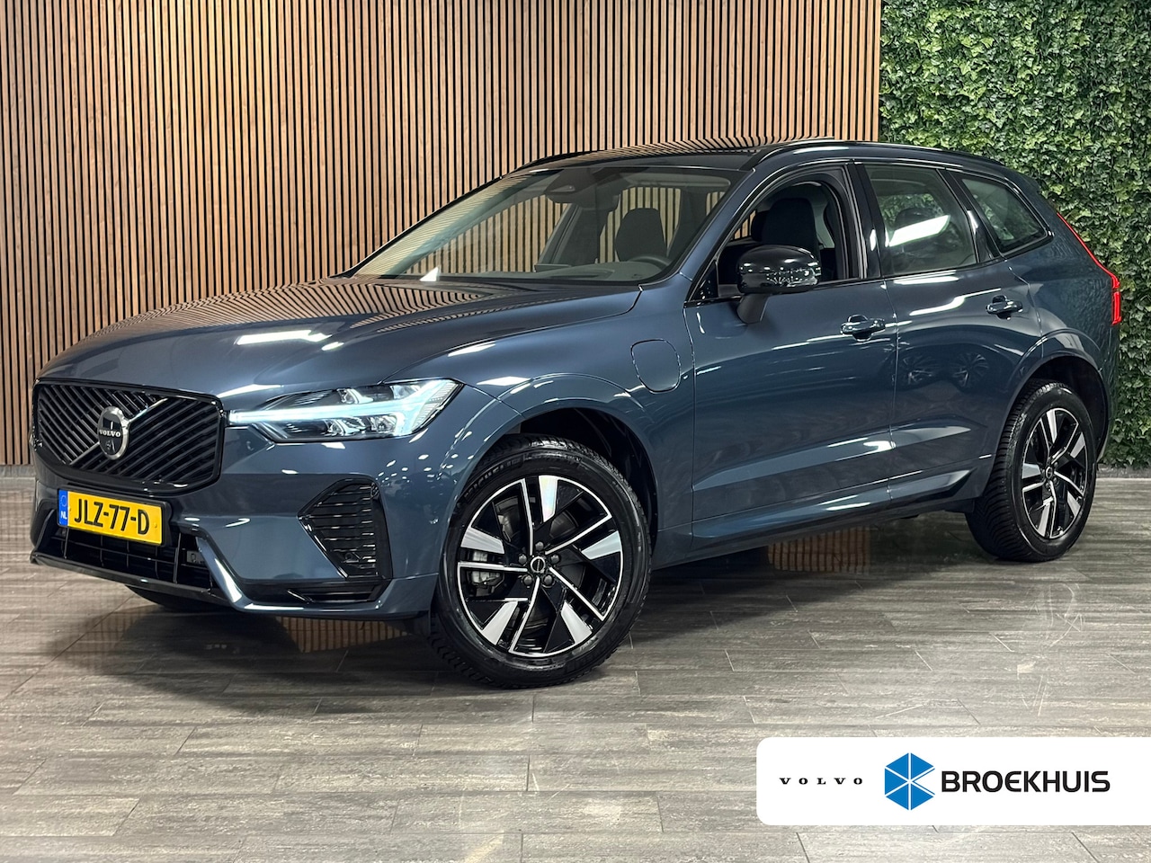 Volvo XC60 - T6 AWD Recharge Plus Dark | MY26 Facelift | Schuifdak | Trekhaak | 360° Camera | | Head-Up - AutoWereld.nl