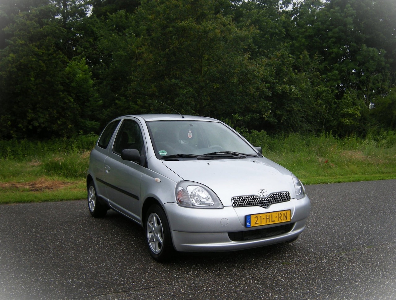 Toyota Yaris - 1.3-16V VVT-i Sol . AUTOMAAT , geen apk . - AutoWereld.nl