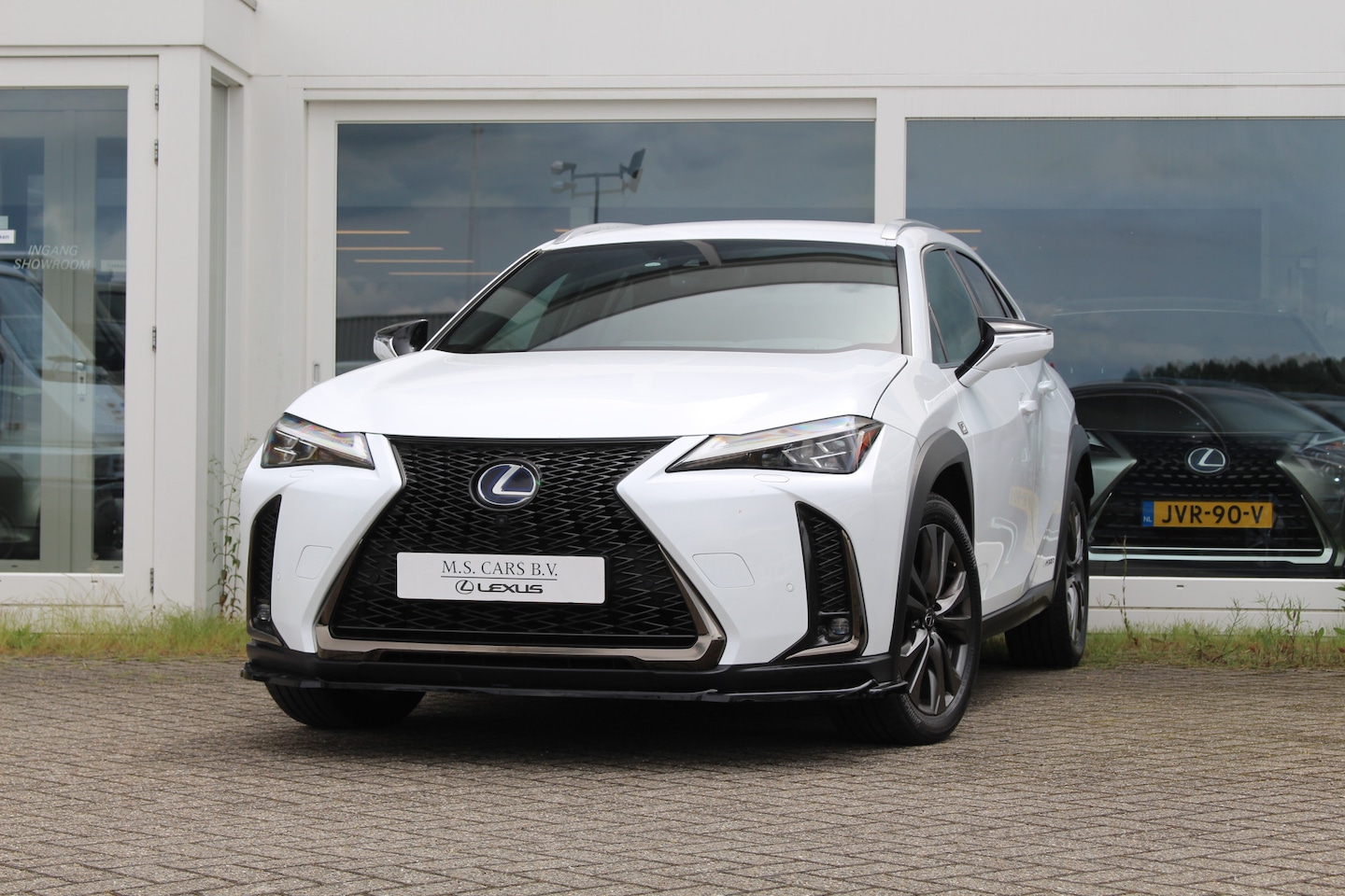Lexus UX - 250h Hybride AWD F-Sport Premium I Wit Metallic I Mark Lev. I Head up I 360-camera I Apple - AutoWereld.nl