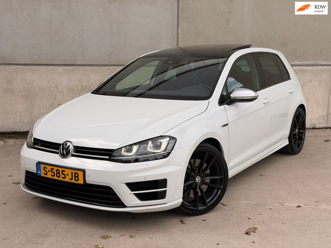 Volkswagen Golf - R 2.0 TSI DSG 4Motion Pano 19' Leder CarPlay Camera Keyless Navi - AutoWereld.nl