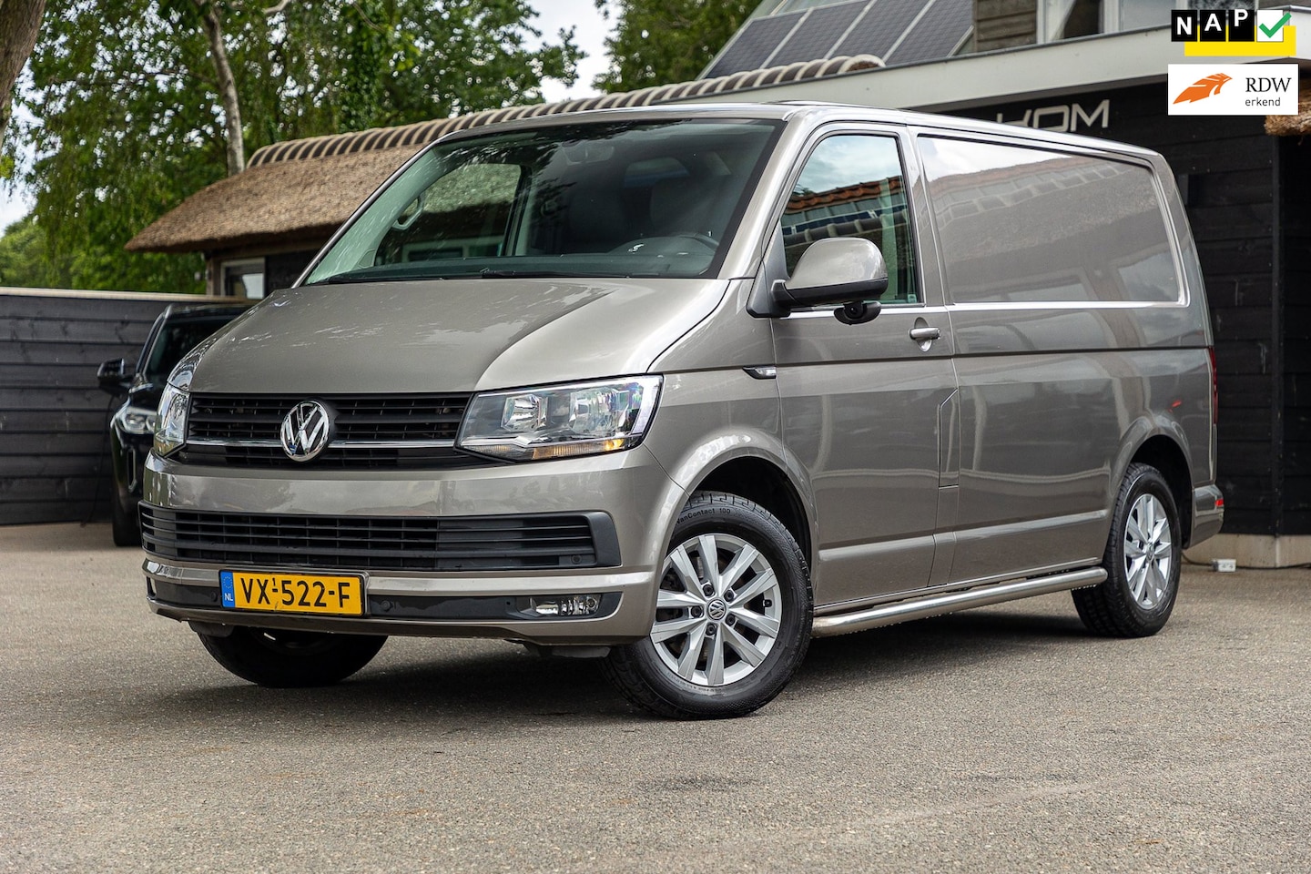 Volkswagen Transporter - 2.0 TDI L1H1 Highline Trekhaak I Leder I 3 Zits I Sidebars I Airco I Cruise I Camera I And - AutoWereld.nl