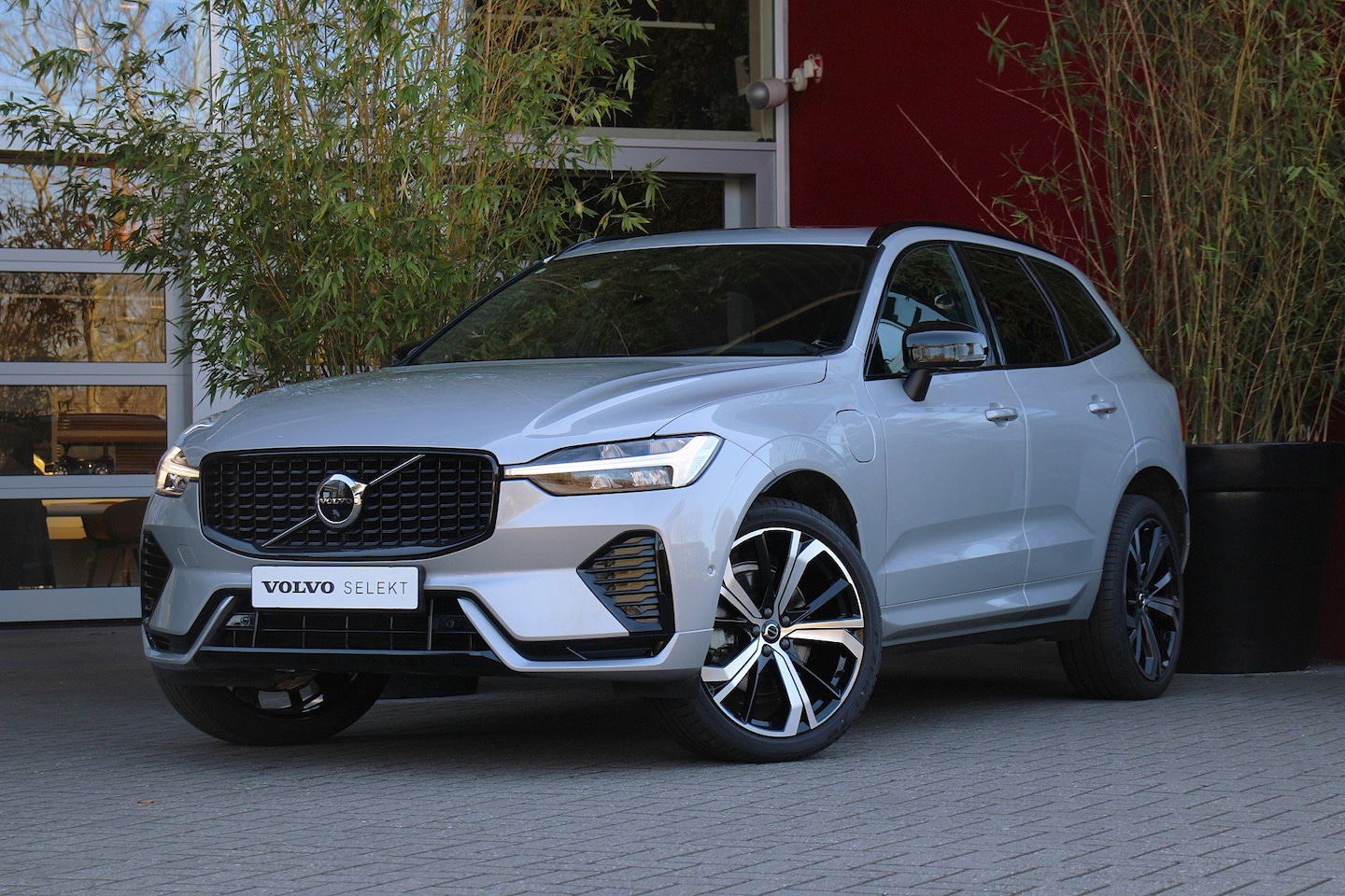 Volvo XC60 - 2.0 T6 AWD Recharge Ultimate Dark | Pilot Assist | Schuifdak | Memory | Harman/Kardon | He - AutoWereld.nl