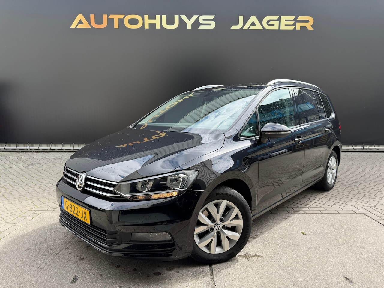 Volkswagen Touran - 1.5 TSI Comfortline Business 7p Carplay Massage Stoelverwarming Camera - AutoWereld.nl