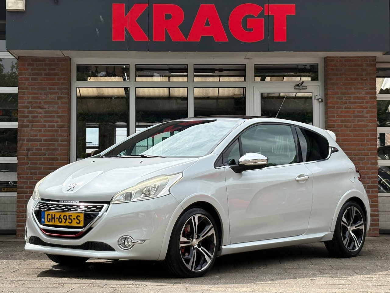 Peugeot 208 - GTi 1.6T 220 pk - NL auto - Panoramadak - Halfleder - snel! - AutoWereld.nl
