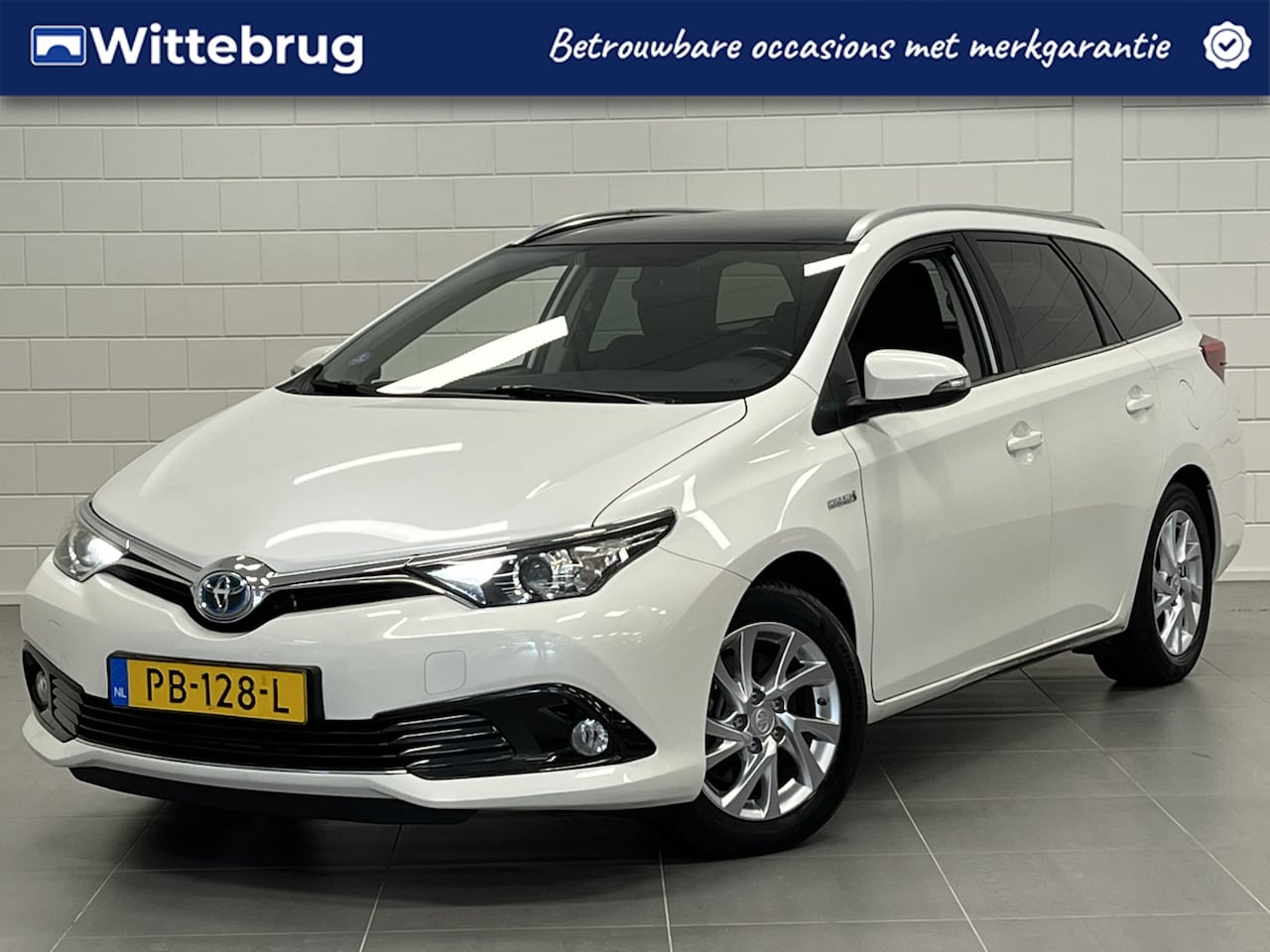 Toyota Auris - 1.8 Hybrid Trend TREKHAAK | PARKEERCAMERA | NAVIGATIE - AutoWereld.nl