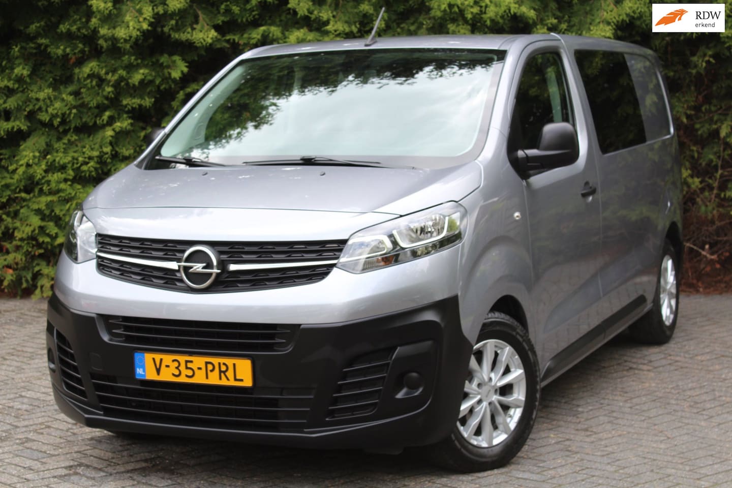 Opel Vivaro - 2.0 BlueHDi 145 S&S L2 145PK Automaat | Parkeercamera | Navigatie | Stoelverwarming - AutoWereld.nl