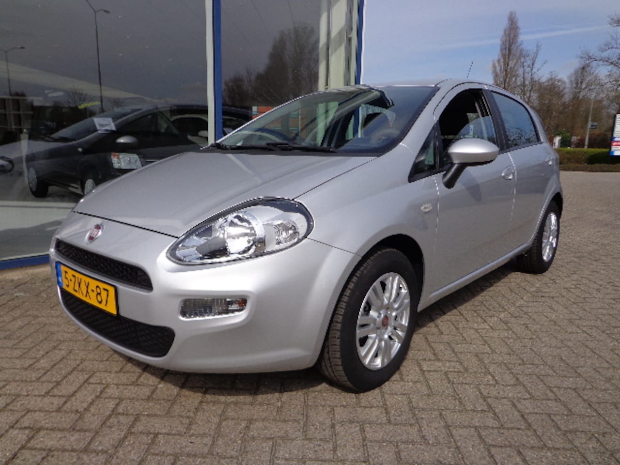 Fiat Punto - 1.2 69 EASY 5-DRS 4-cilinder - AutoWereld.nl