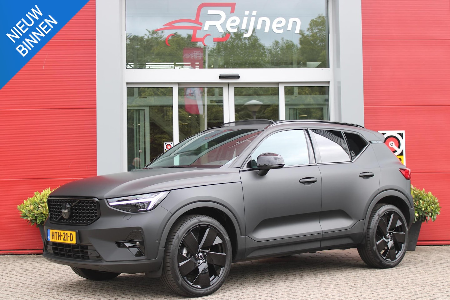 Volvo XC40 - 2.0 B4 197PK PLUS BLACK EDITION PANORAMISCH SCHUIF/KANTELDAK | LIGHTING PACK - MATRIX LED - AutoWereld.nl