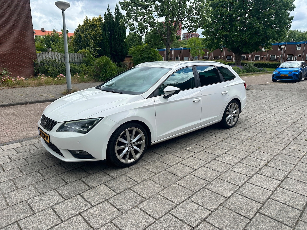 SEAT Leon ST - 1.6 TDI Ecomotive Lease Sport Cruise Alcantara Snow White - AutoWereld.nl