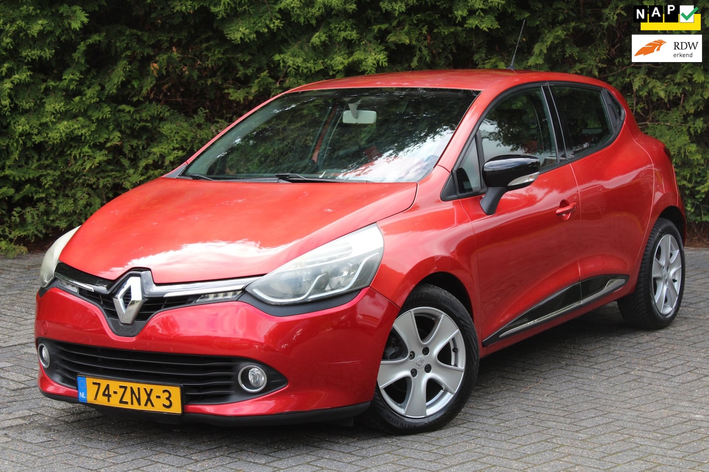 Renault Clio - 1.5 dCi Dynamique 90PK | Navigatie | Parkeersensoren | Airco | Trekhaak - AutoWereld.nl