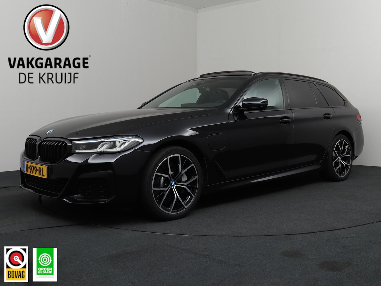 BMW 5-serie Touring - 530e Business Edition Plus | Laser Koplampen! | Panoramadak | Trekhaak! - AutoWereld.nl
