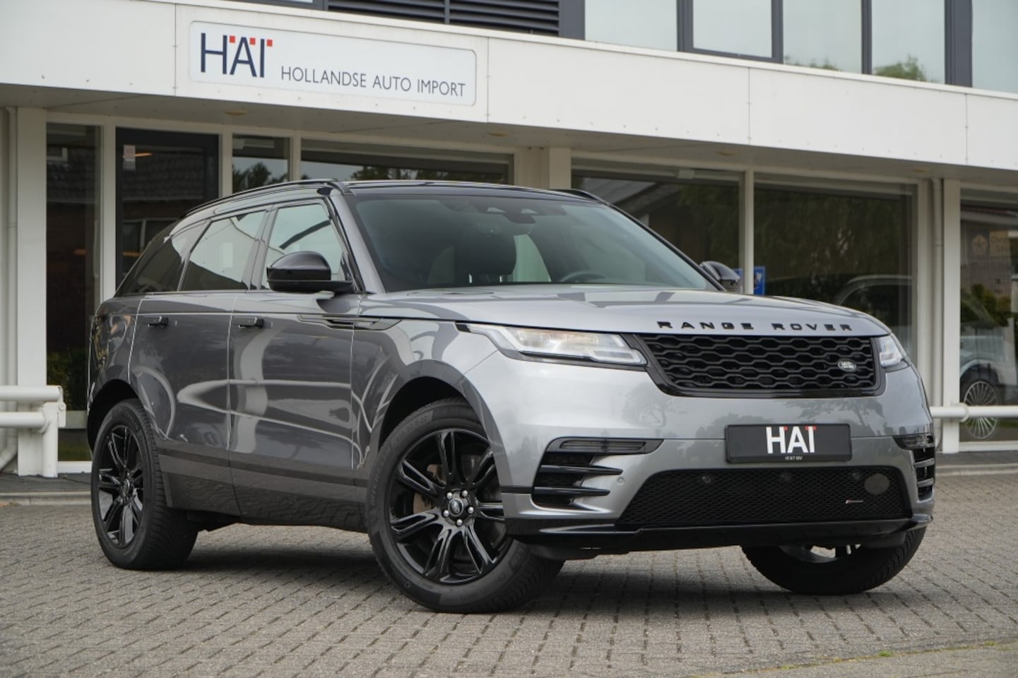 Land Rover Range Rover Velar - 2.0 P400e R-Dynamic S I Pano I ACC I Black Pack - AutoWereld.nl
