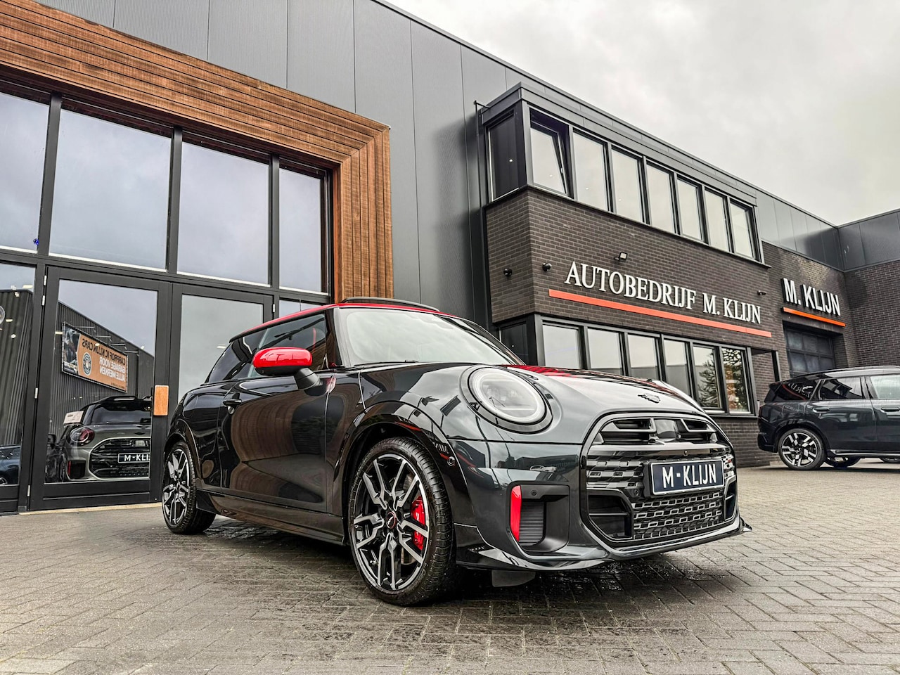 MINI John Cooper Works - Mini 2.0 JCW XL F1 aut 231pk Legend Grey/Massage/Pano/Btw/Bomvol - AutoWereld.nl