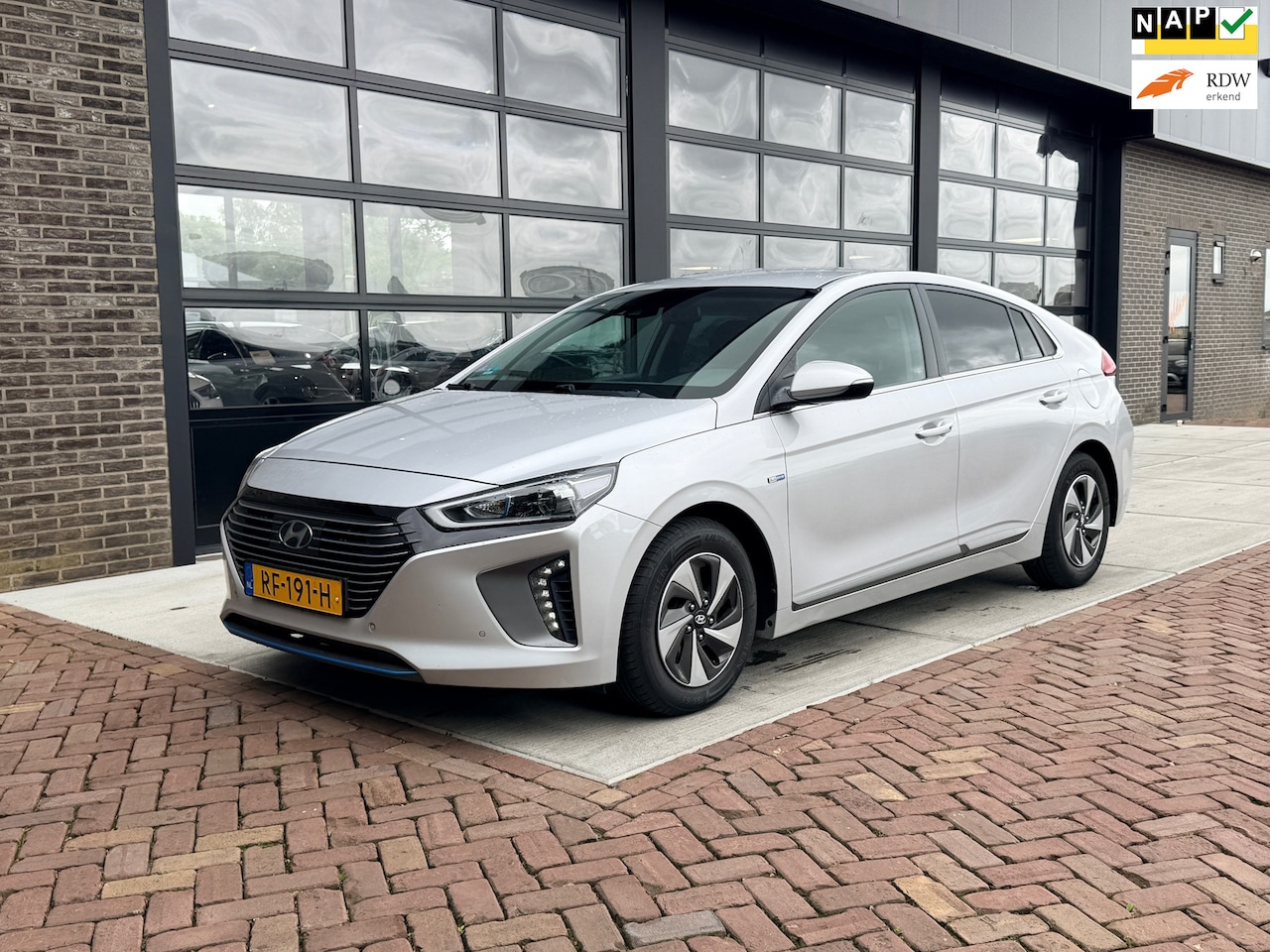 Hyundai IONIQ - 1.6 GDi Comfort | Camera | Clima | Cruise | Keyless | - AutoWereld.nl