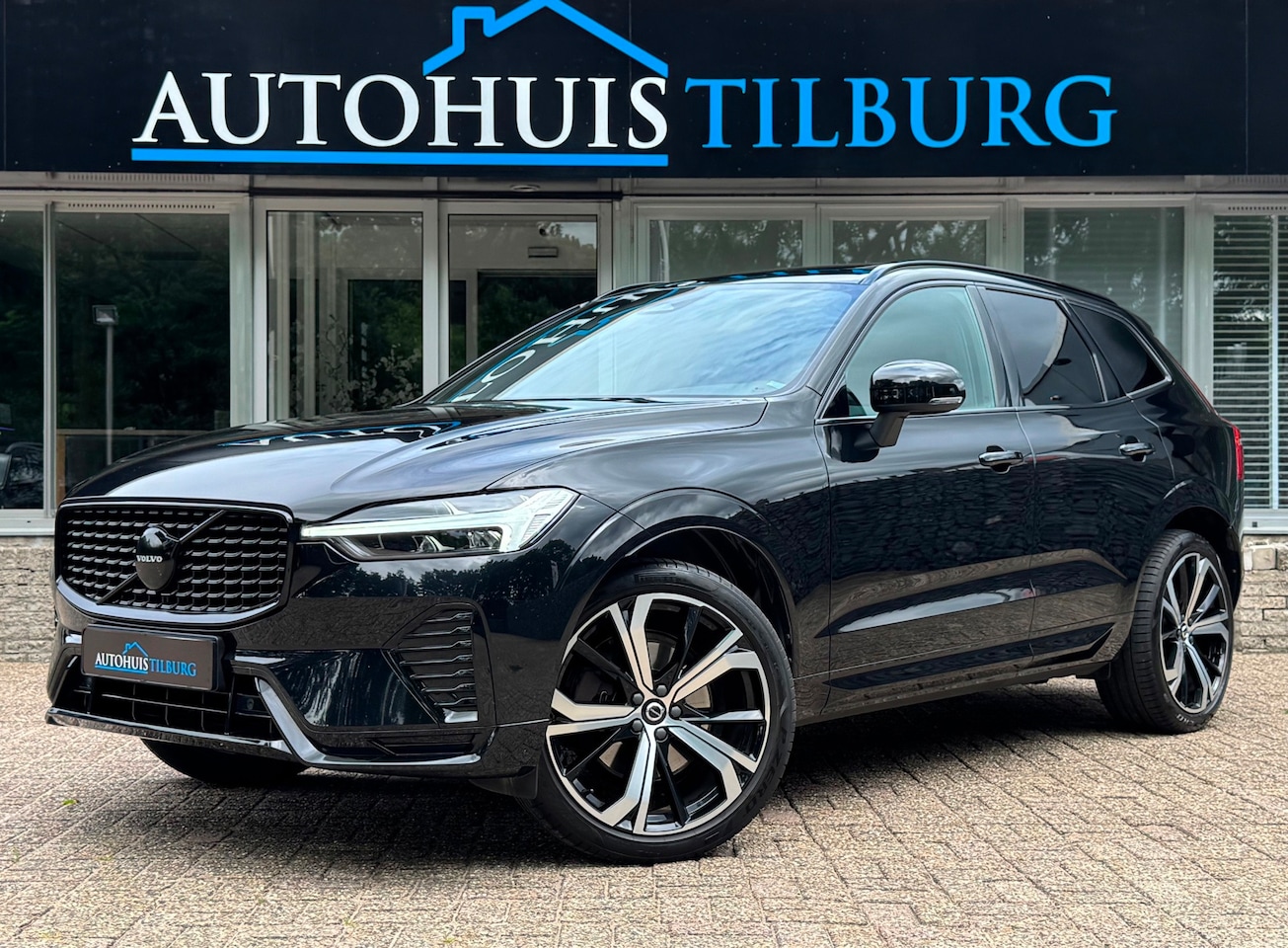 Volvo XC60 - 2.0 B4 R-Design Pano Keyless H&K Trekhaak - AutoWereld.nl