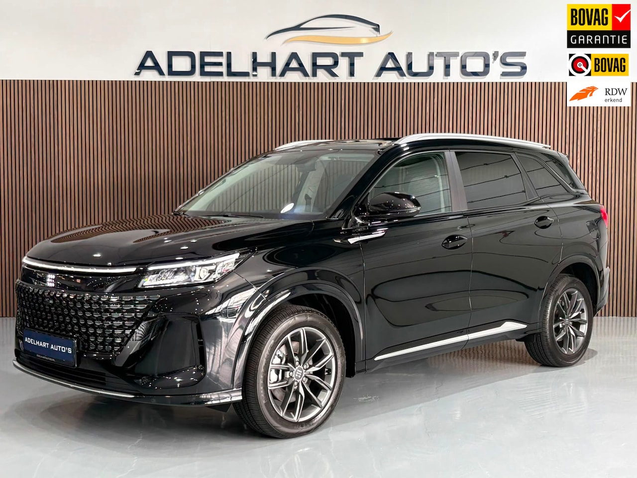 DFSK E5 - 1.5 PHEV Luxury 7 Pers Automaat Nieuw / Panorama dak / Lederen interieur / Navigatie full - AutoWereld.nl
