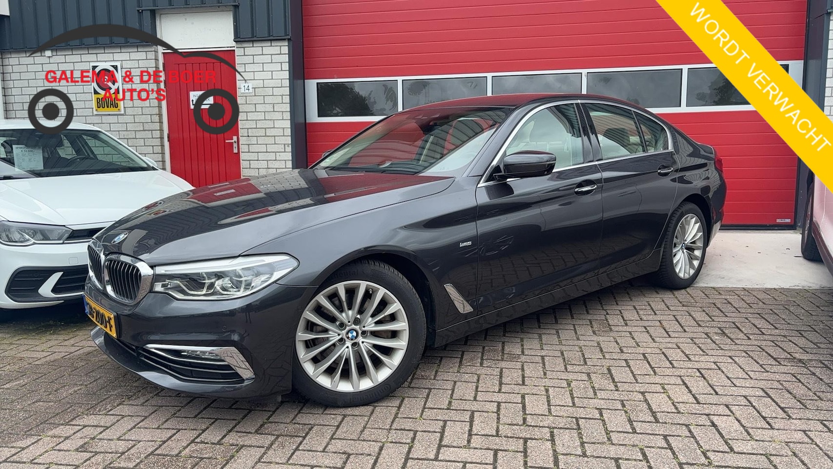 BMW 5-serie - 520i High Executive ZEER MOOI! / FULL LED / 360GR CAMERA / STOELVERW / CLIMA / PDC / BLUET - AutoWereld.nl