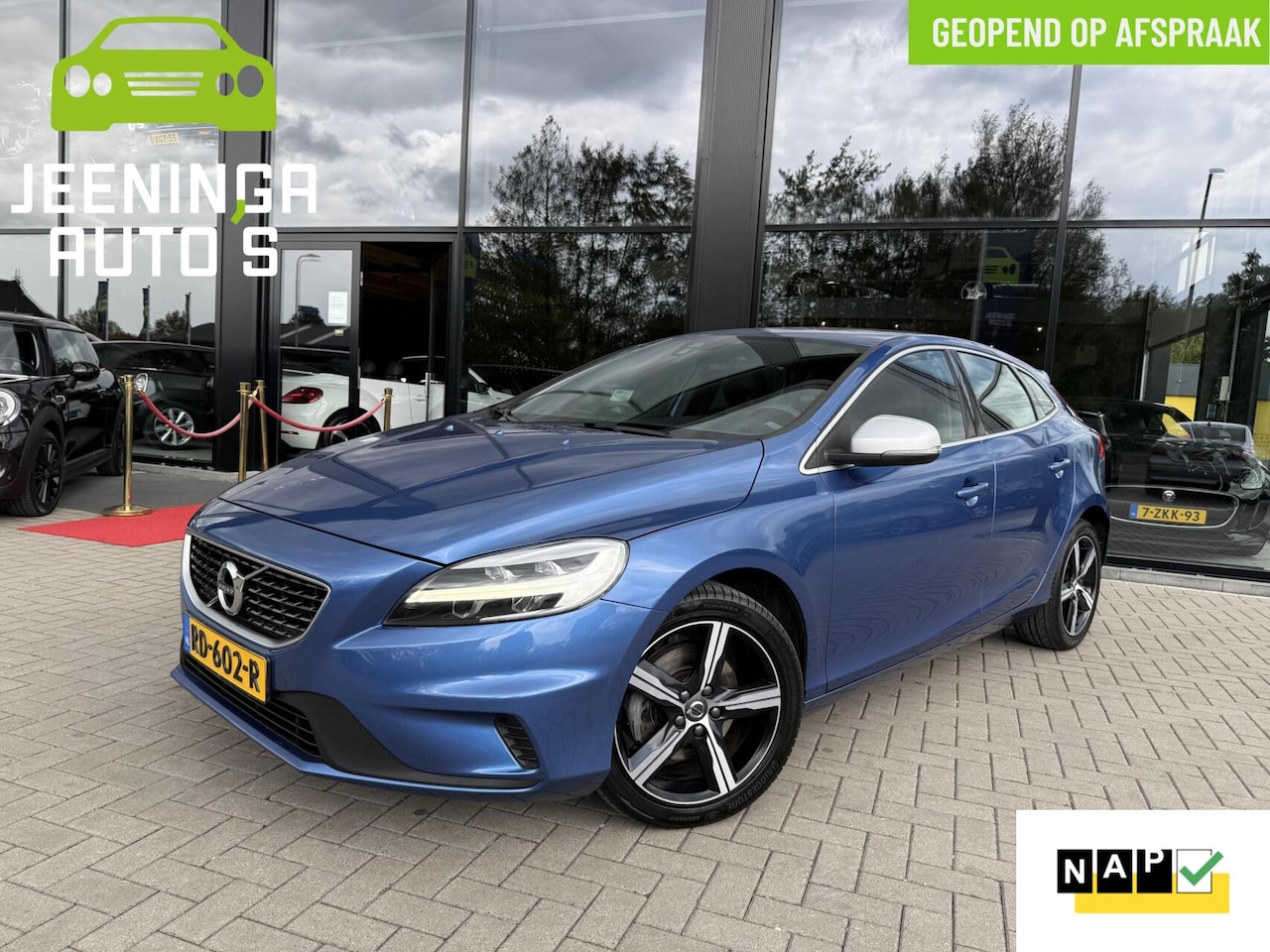 Volvo V40 - 2.0 T4 R-Design|Trekhaak|Navi|Stoelverwarming|NAP - AutoWereld.nl