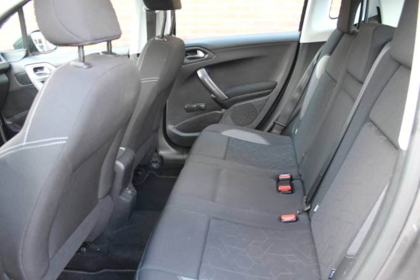 Peugeot 2008 - 1.2 PureTech Active 1.2 PureTech 110pk Active