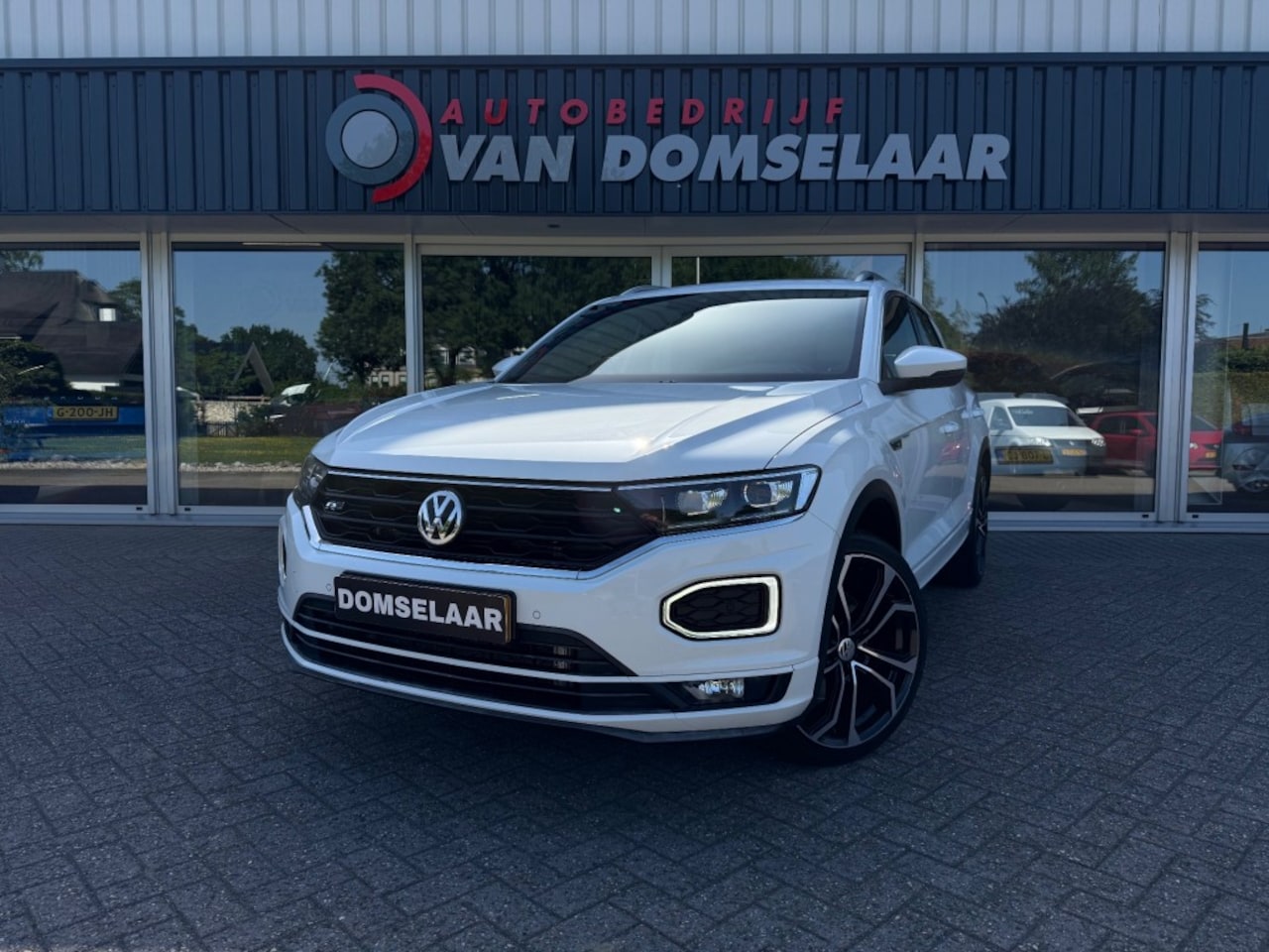 Volkswagen T-Roc - 2.0 TSI 4Motion Sport - R-Line Pano Camera Leder Navi - AutoWereld.nl