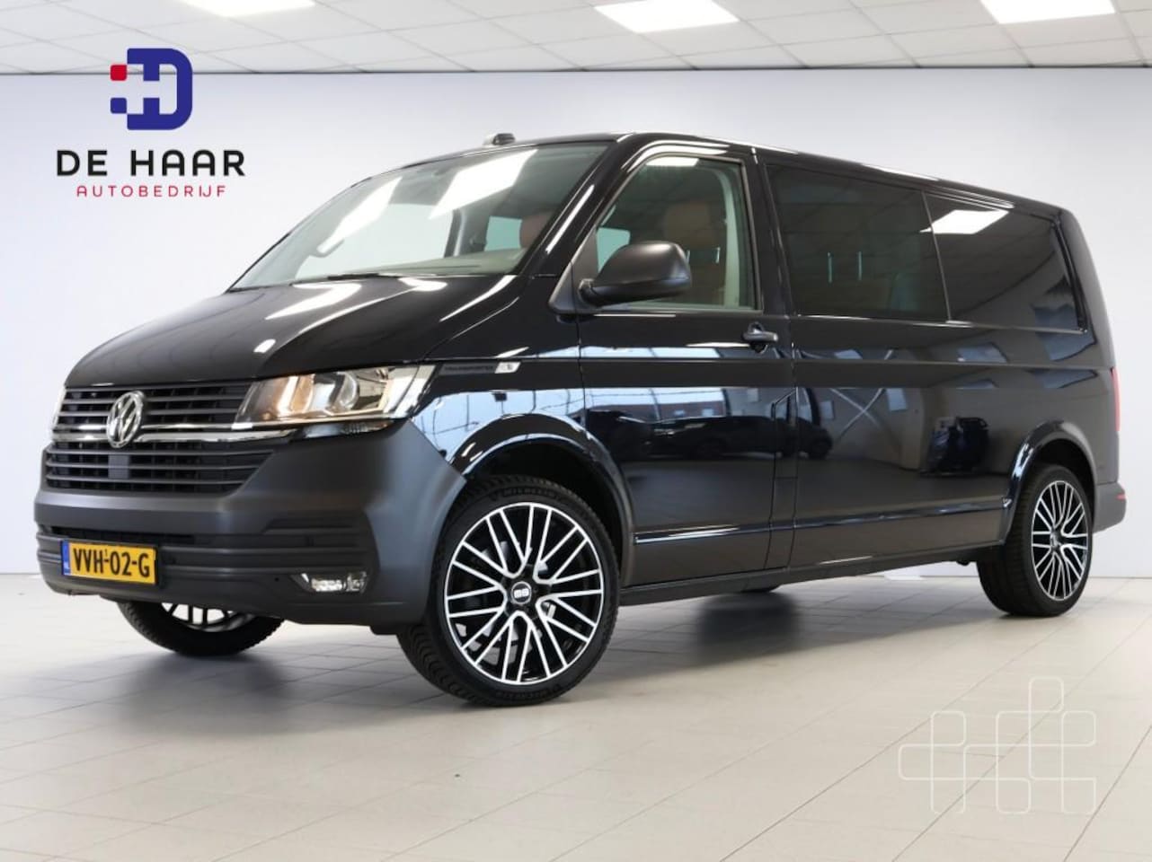 Volkswagen Transporter - 2.0 TDI L2H1 30 Dubbel Cabine Comfortline - Leer - ACC - Camera - AutoWereld.nl