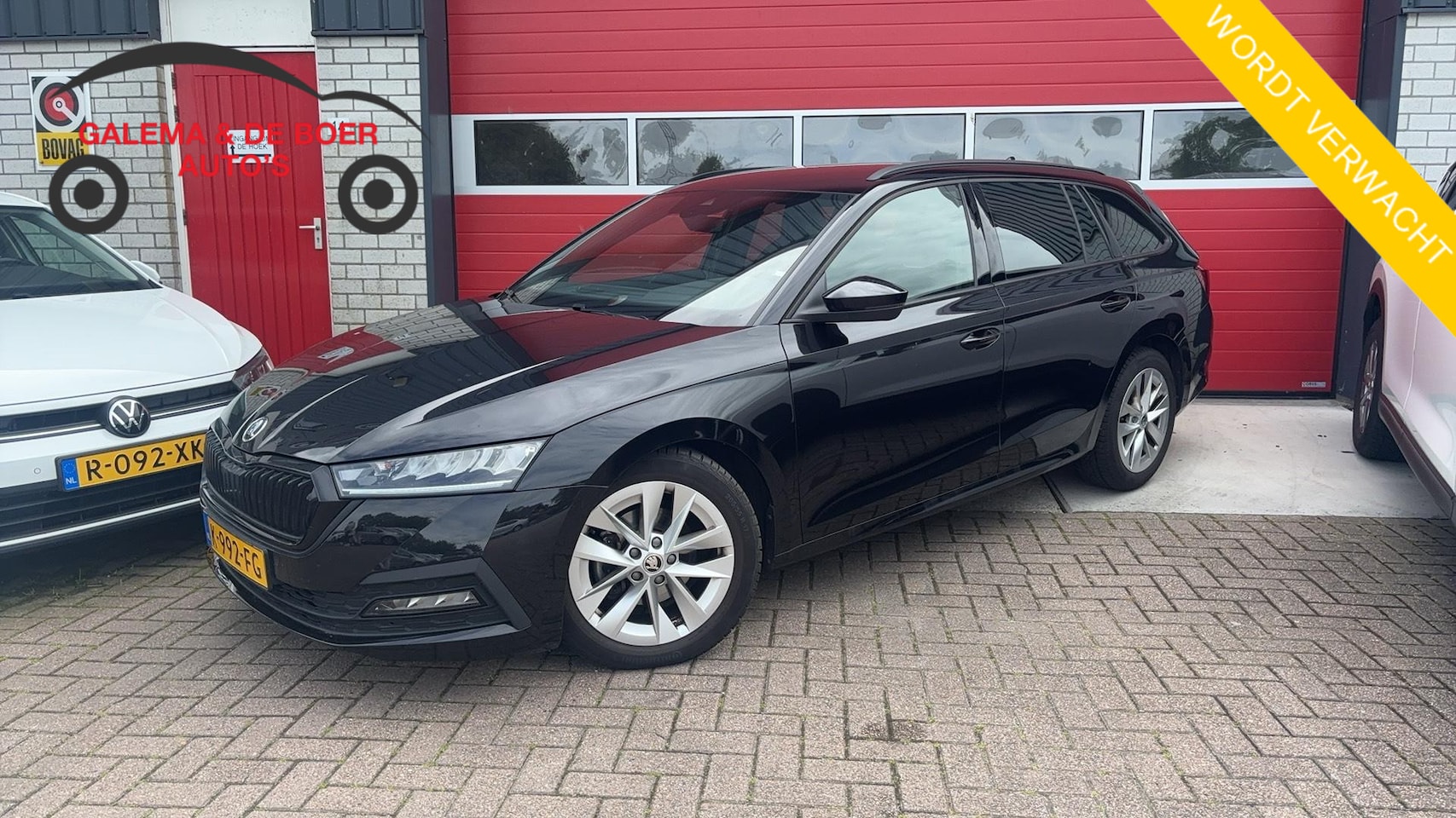 Skoda Octavia Combi - 1.0 TSI Sport Business TREKHAAK / RS-STOELEN / FULL LED / CARPLAY / NAVI / CLIMA / PDC / B - AutoWereld.nl