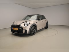 MINI 5-Deurs - Cooper Automaat / JCW Pakket / Panoramadak / Leder / Sportstoelen / LED / Getint glas / Cl