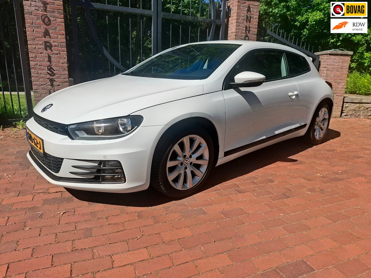 Volkswagen Scirocco - 125 PK 6 Hand Stoelverw. All-season Stuurwielbed. - AutoWereld.nl