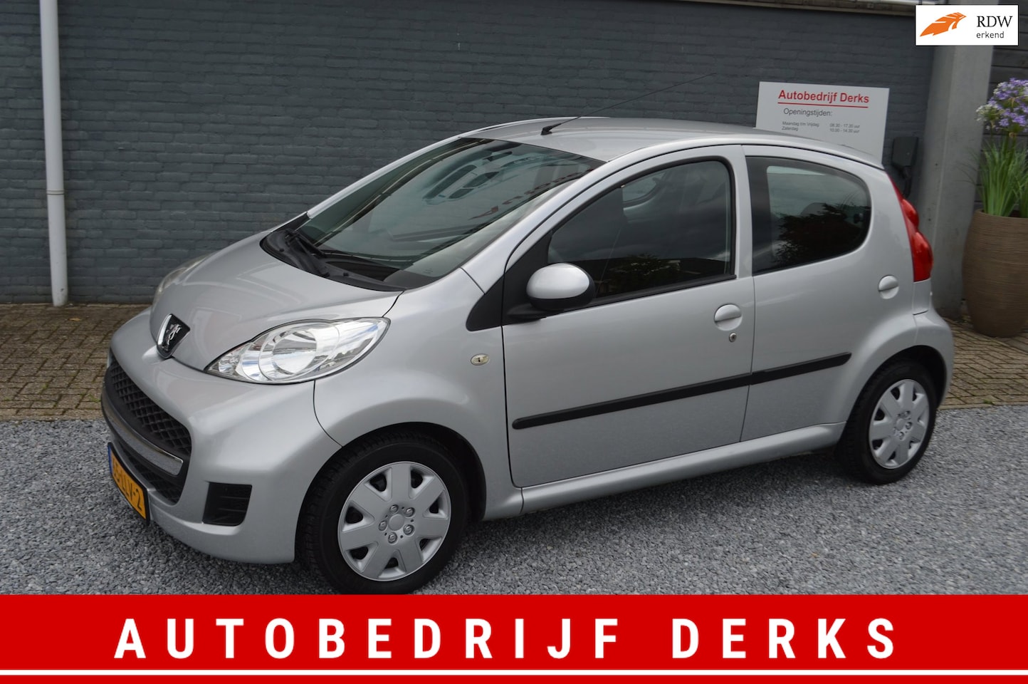 Peugeot 107 - 1.0-12V XR Airco 5Drs Stuurbekrachtiging Jaar Garantie - AutoWereld.nl