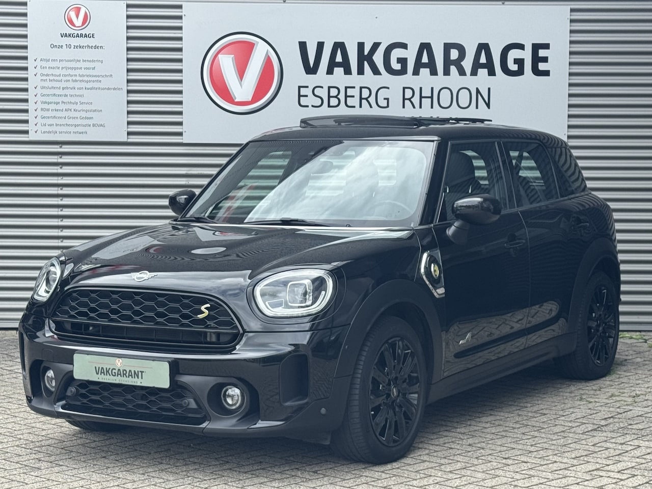 MINI Countryman - Mini 1.5 Cooper S E ALL4 Chili LED,NAV/PDC,PANO,KEYLESS - AutoWereld.nl