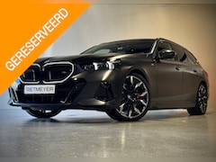 BMW i5 Touring - M60 xDrive |Panorama |Ext./Inter. Carbon |Iconic Glow |HUD |360° |H&K