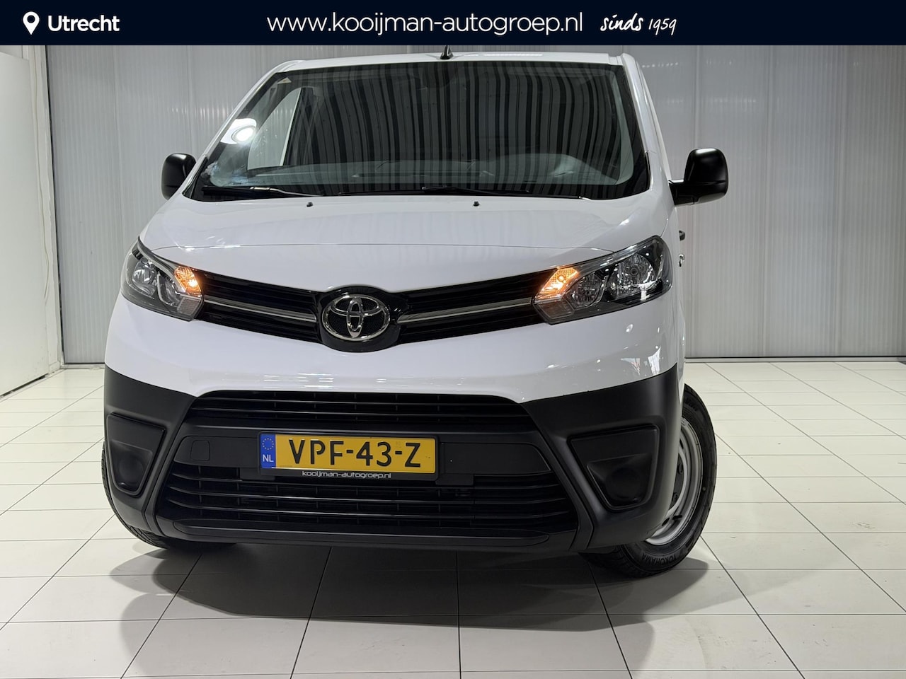 Toyota ProAce Electric Worker - Live Extra Range 75 kWh | Houten laadvloer | Wandbekleding | Dealer onderhouden | navigati - AutoWereld.nl