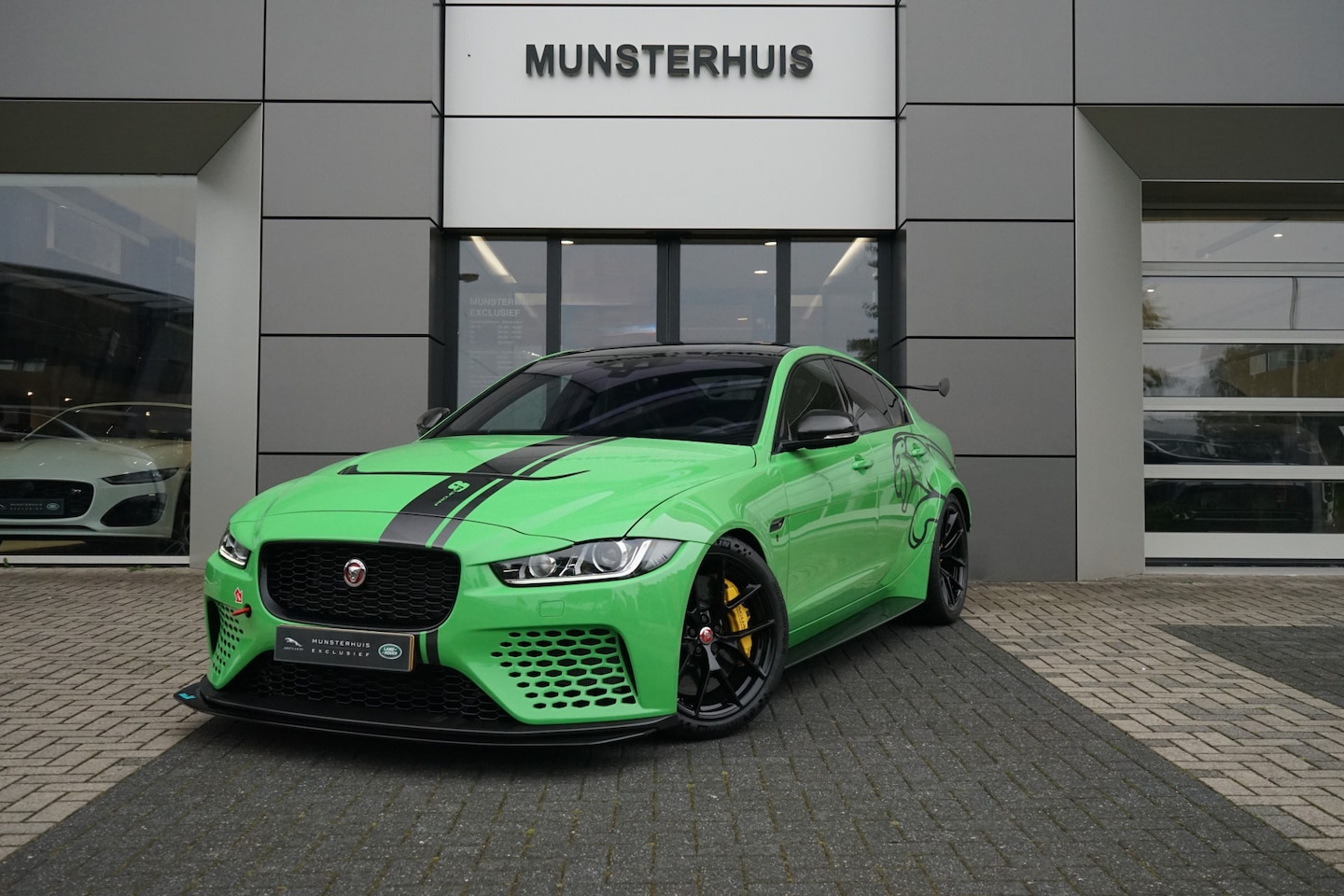Jaguar XE - 5.0 SV Project 8 | 1 of 300 | - AutoWereld.nl