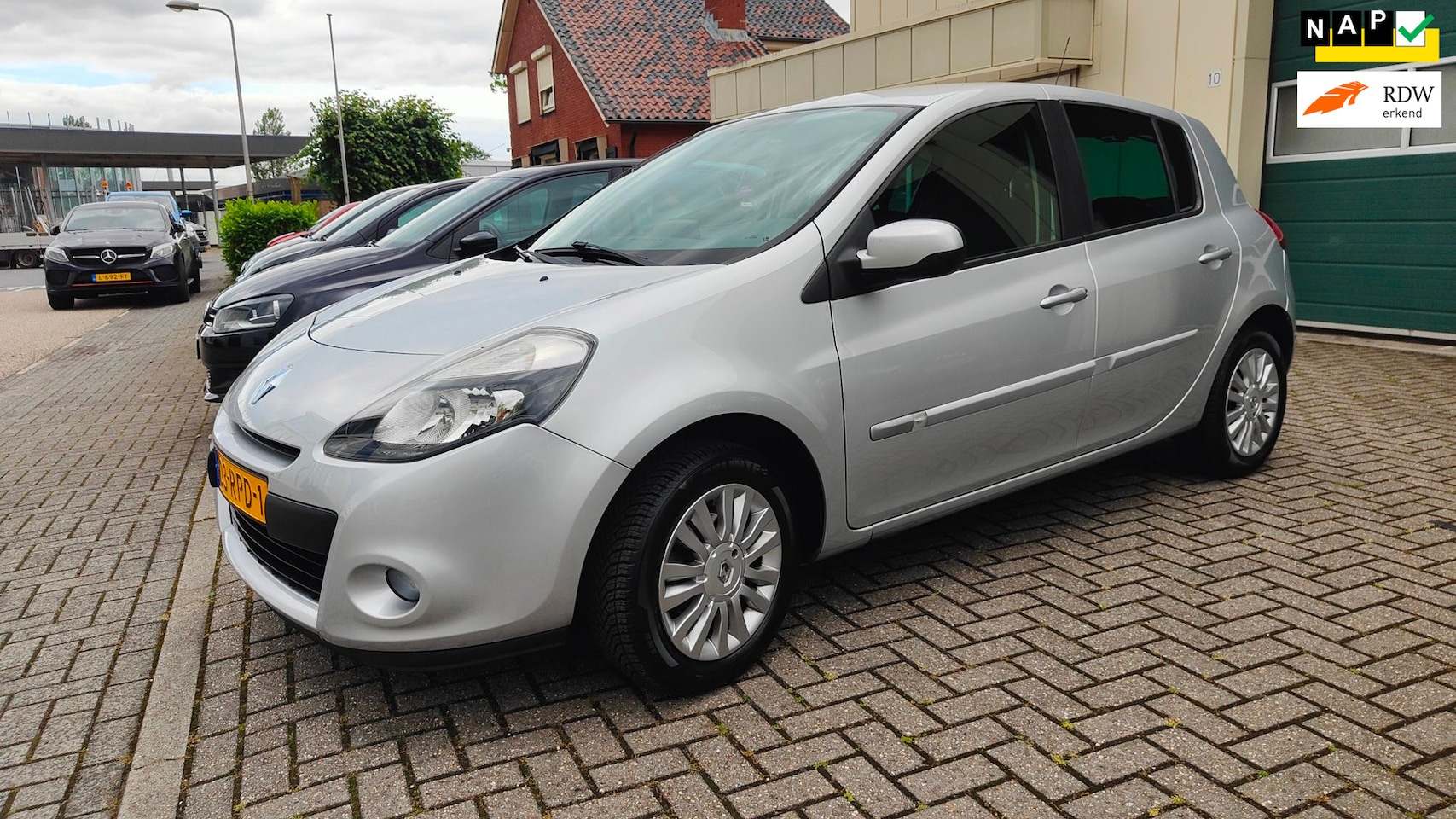 Renault Clio - 1.2 Collection 1.2 Collection Nieuwe APK - AutoWereld.nl