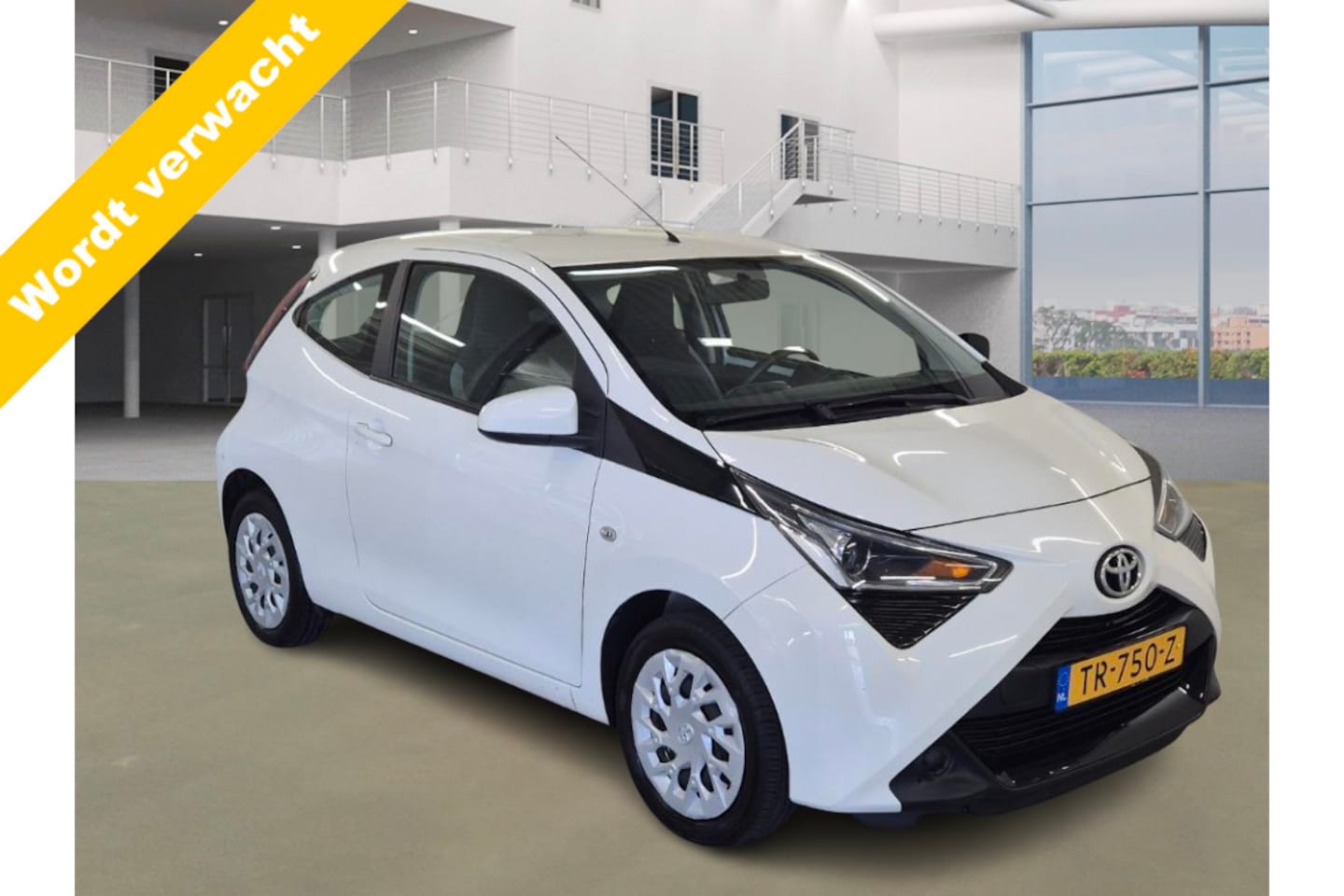 Toyota Aygo - 1.0 VVT-i x-play AUT! 1e Eig! Camera! Nwe APK! VERWACHT! - AutoWereld.nl