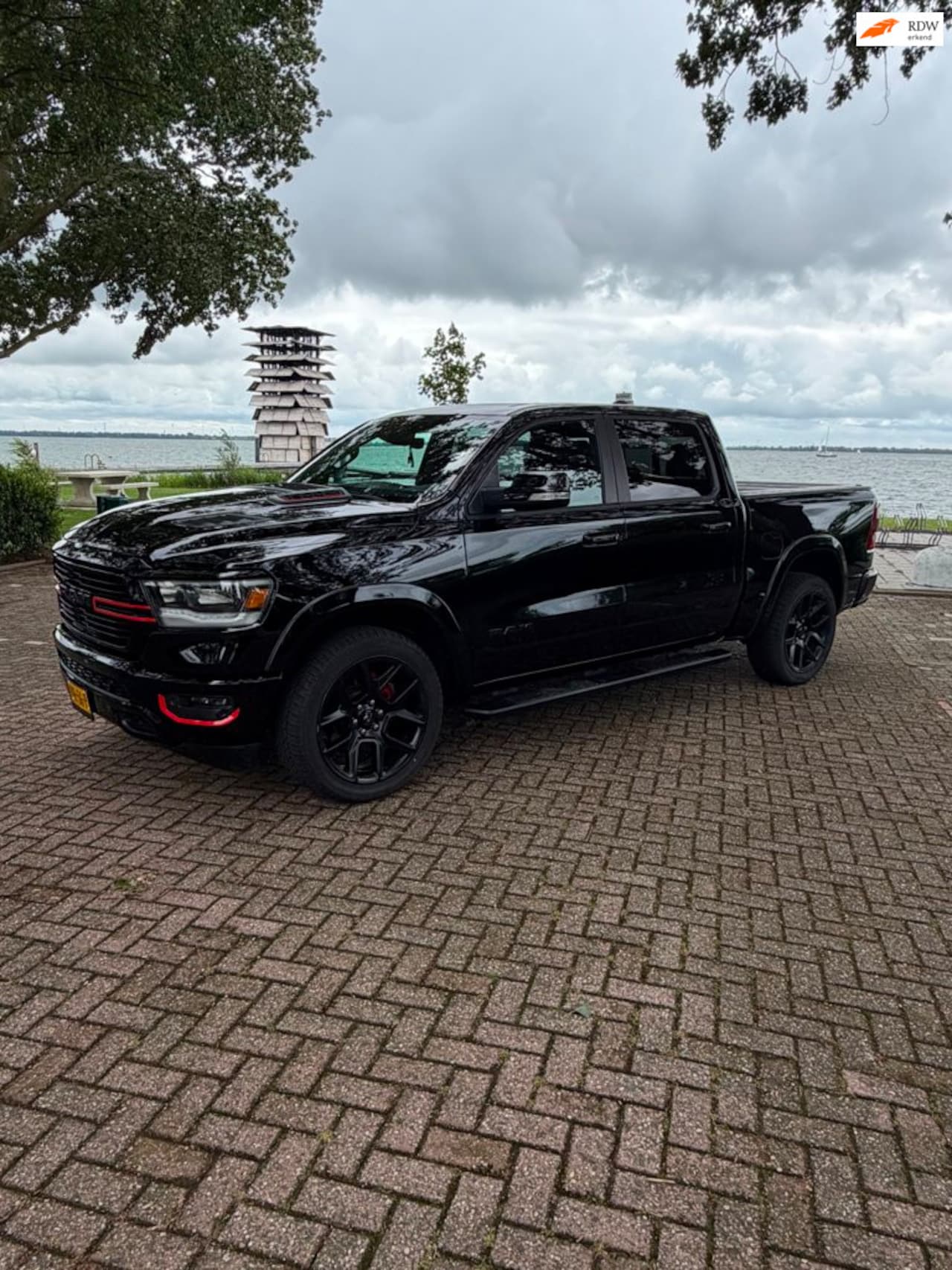 Dodge Ram 1500 - 5.7 V8 4x4 Crew Cab Sport 5.7 V8 4x4 Crew Cab Sport - AutoWereld.nl