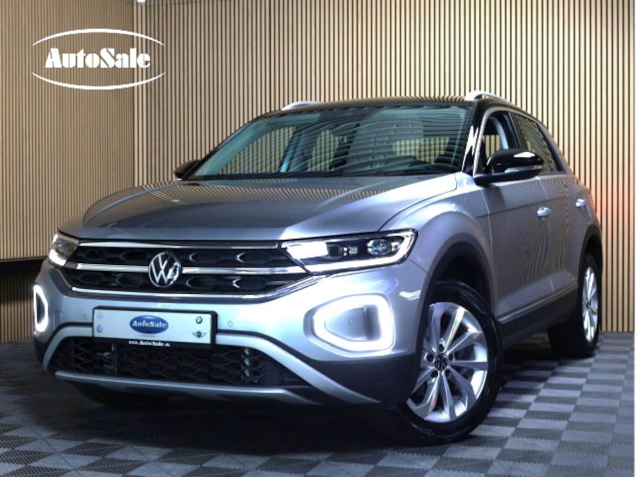 Volkswagen T-Roc - 1.5 TSI Style DSG AVM VIRTUAL CARPLAY CLIMA CAMERA PDC "23 - AutoWereld.nl
