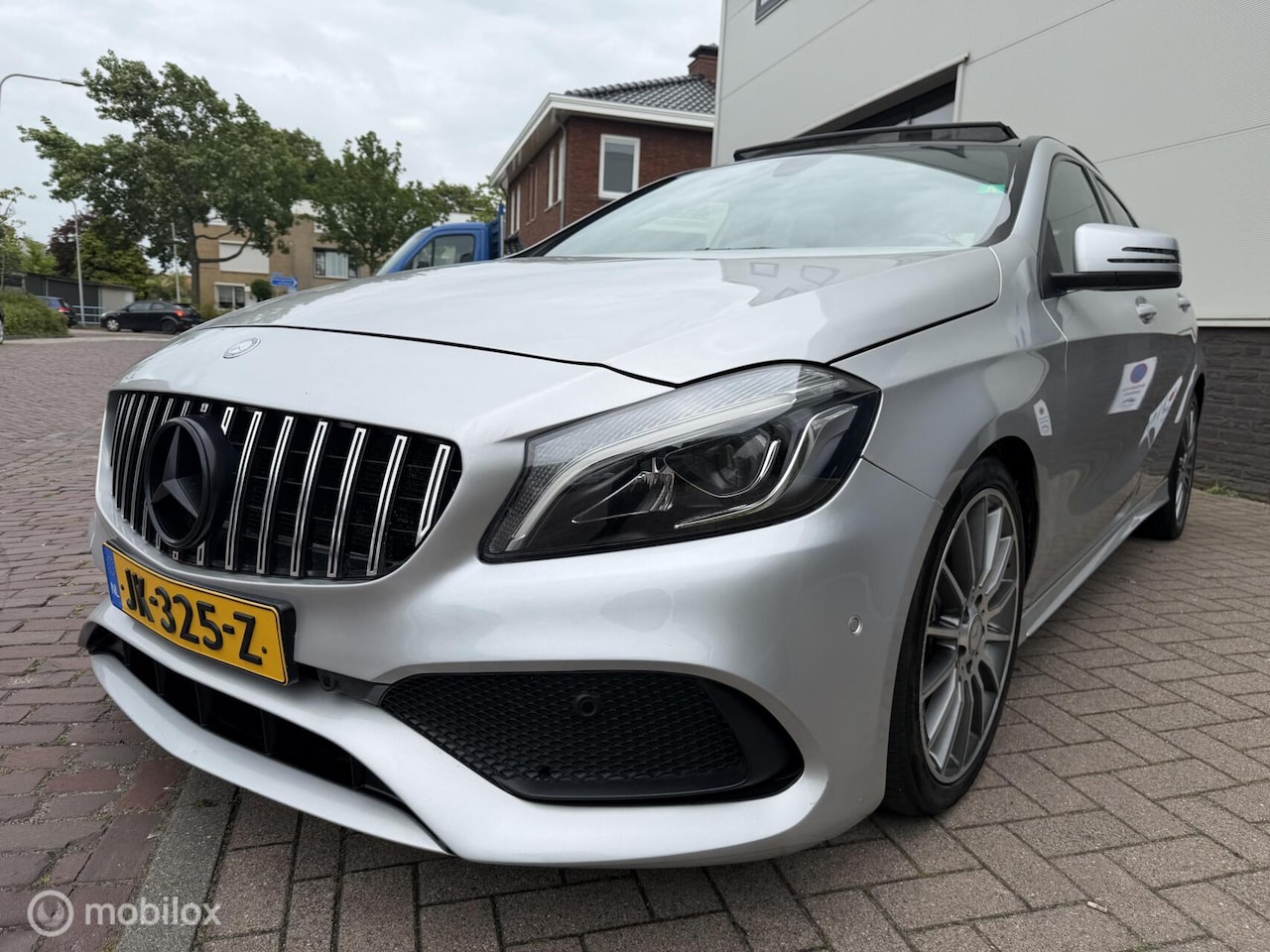 Mercedes-Benz A-klasse - 180 AMG Night Edition Plus Pano - AutoWereld.nl