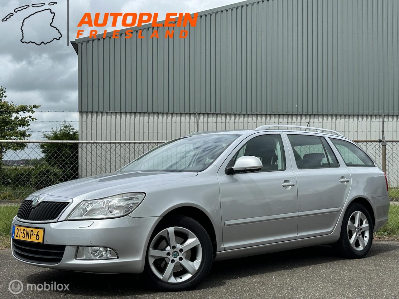 Skoda Octavia Combi - 1.2 TSI Elegance Business Line|PDC|Navi - AutoWereld.nl