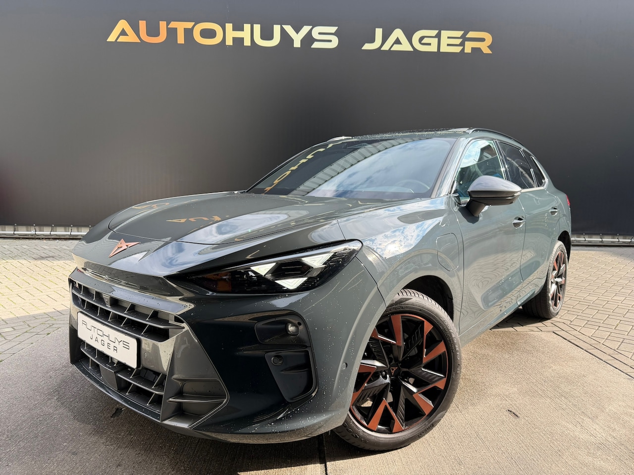 CUPRA Terramar - 1.5 TSI e-Hybrid VZ Performance Pano Keyless Camera 360 Sfeer Carplay Vol! - AutoWereld.nl