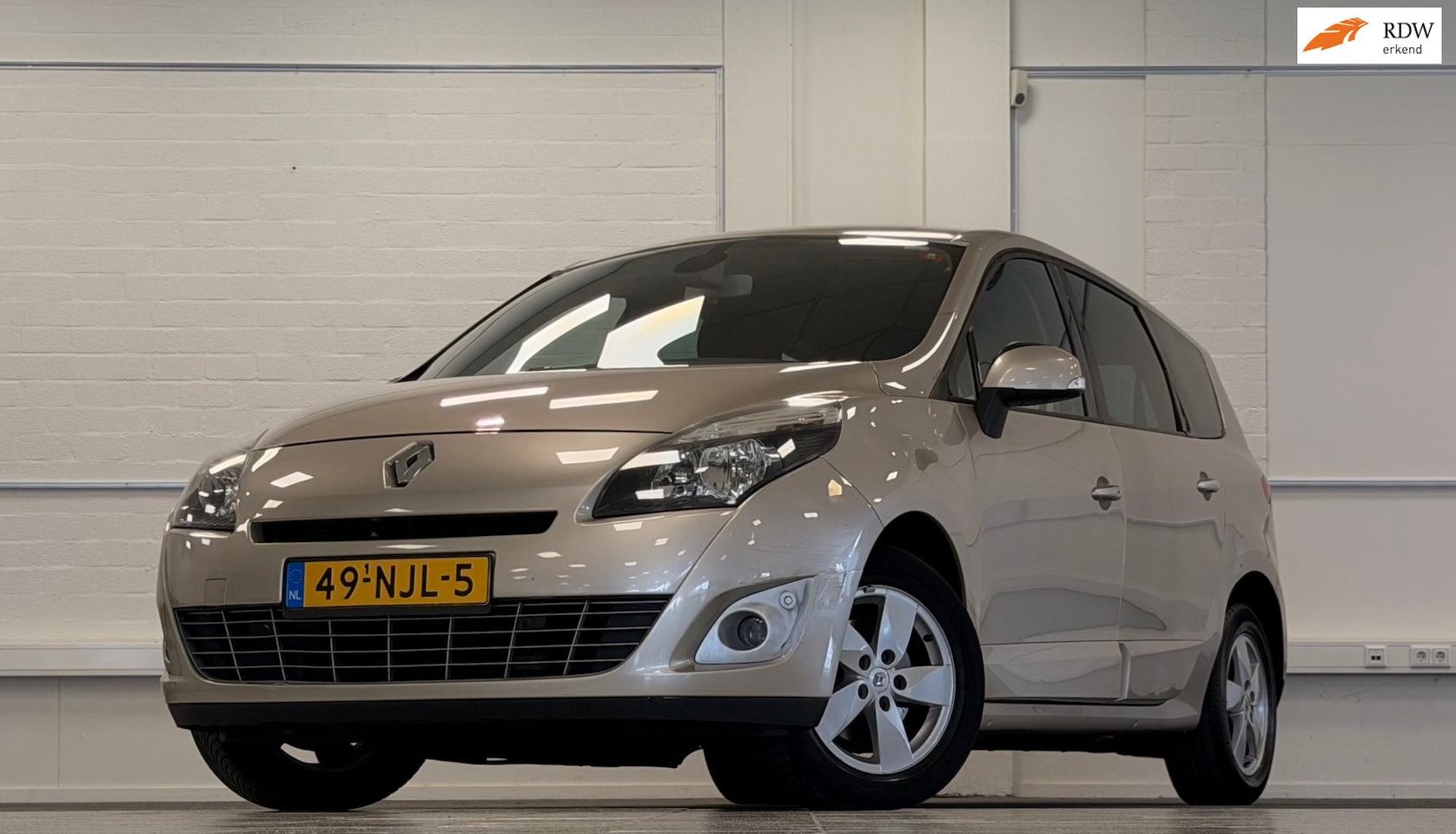 Renault Grand Scénic - 2.0i 16V Dynamique Automaat Navigatie Garantie - AutoWereld.nl