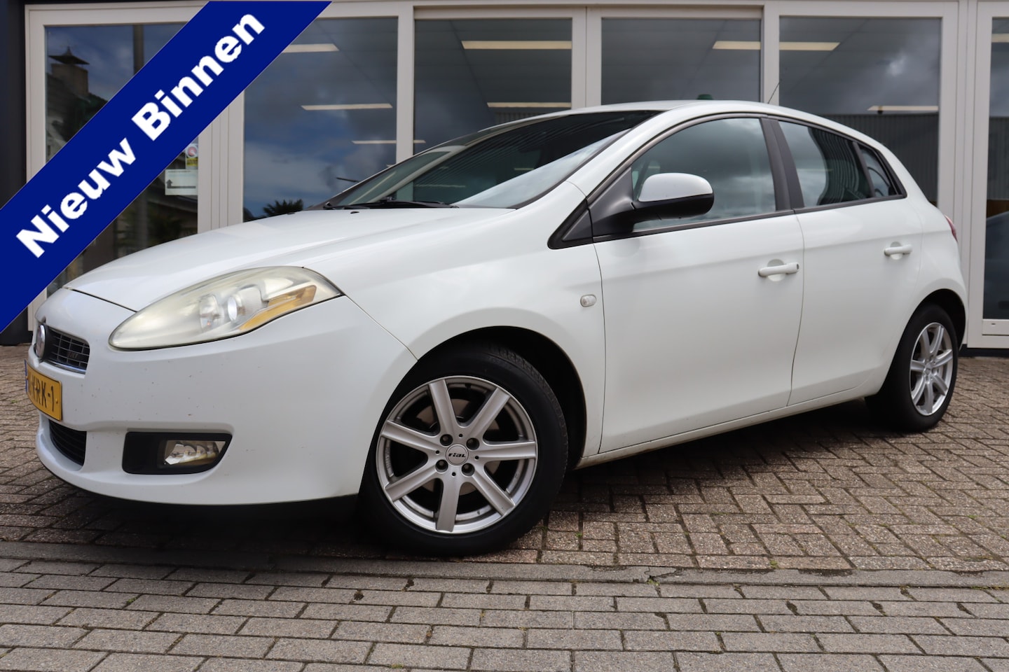 Fiat Bravo - 1.4 T-Jet Corporate 1.4 T-Jet Corporate, Airco, Climate, Cruise, Trekhaak, PDC A, Prijs is Rijklaar - AutoWereld.nl