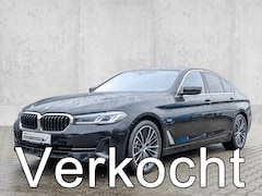 BMW 5-serie - 530e Limousine * LASER, LEDER, NAVI+, HuD, 19-inch LMV, KEYLESS, ALARM * UNFALLFREI * * IN