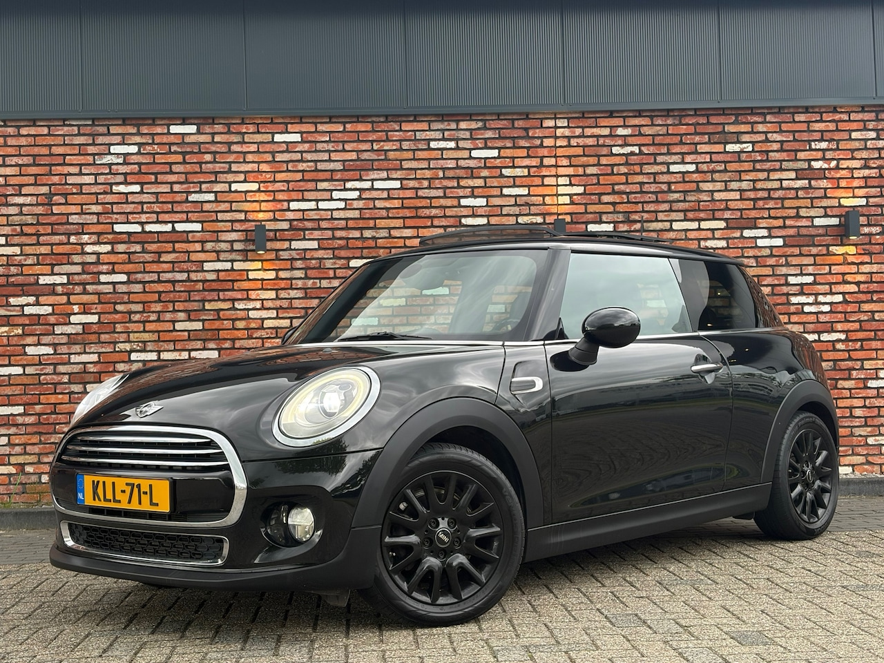 MINI Cooper - Mini 1.5 Chili Business Pano Cruise Led Stoelverw Cruise Pdc Clima Uitstraling! - AutoWereld.nl