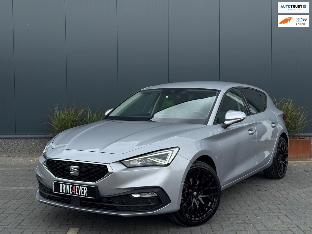 SEAT Leon - Hatchback 1.0 eTSI Style | Automaat | Camera | Zeer zuinig - AutoWereld.nl