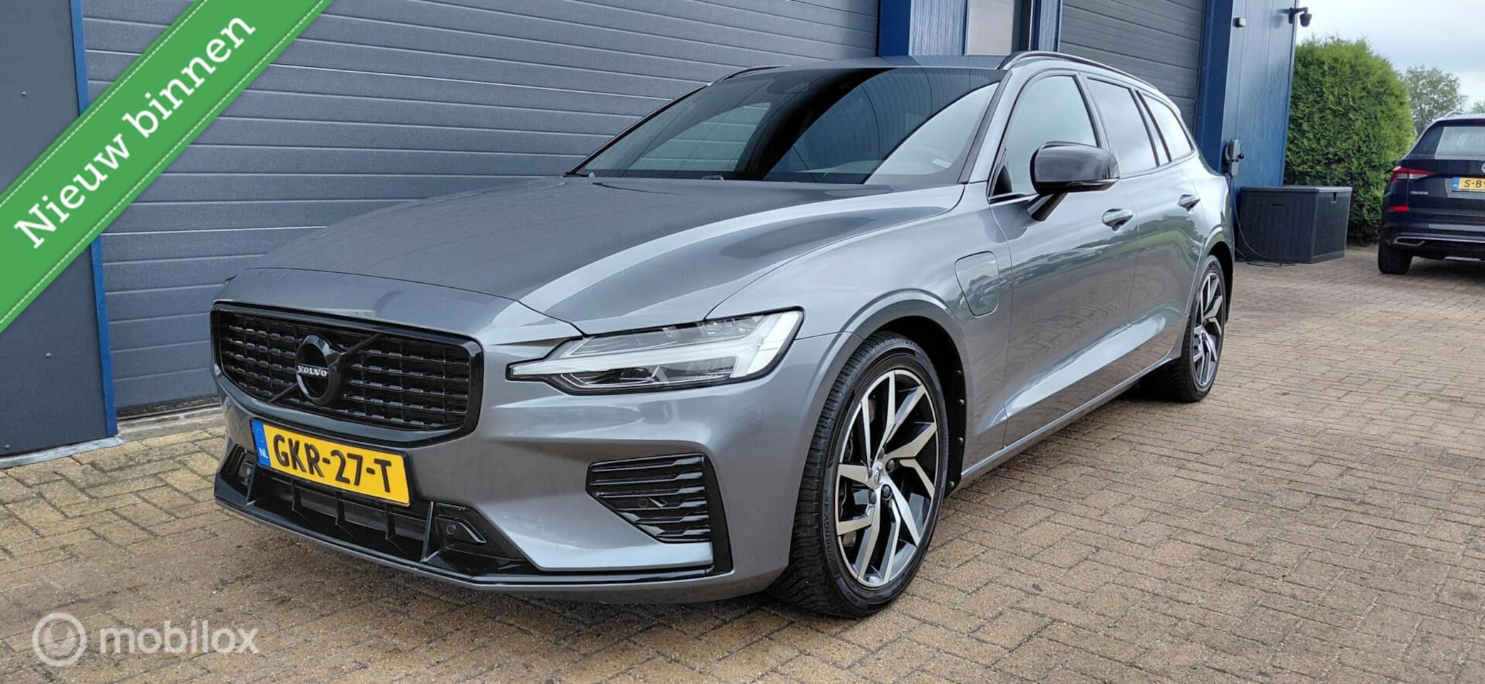 Volvo V60 - 2.0 T8 Twin Engine AWD R-Design 2.0 T8 Twin Engine AWD R-Design - AutoWereld.nl