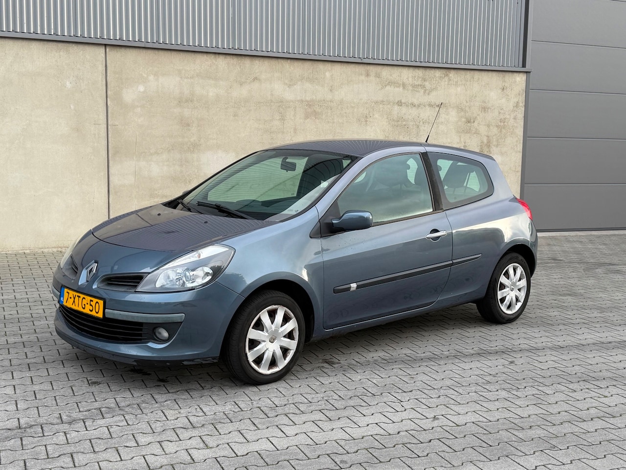 Renault Clio - 1.2-16V Authentique APK 11-02-2027 - AutoWereld.nl
