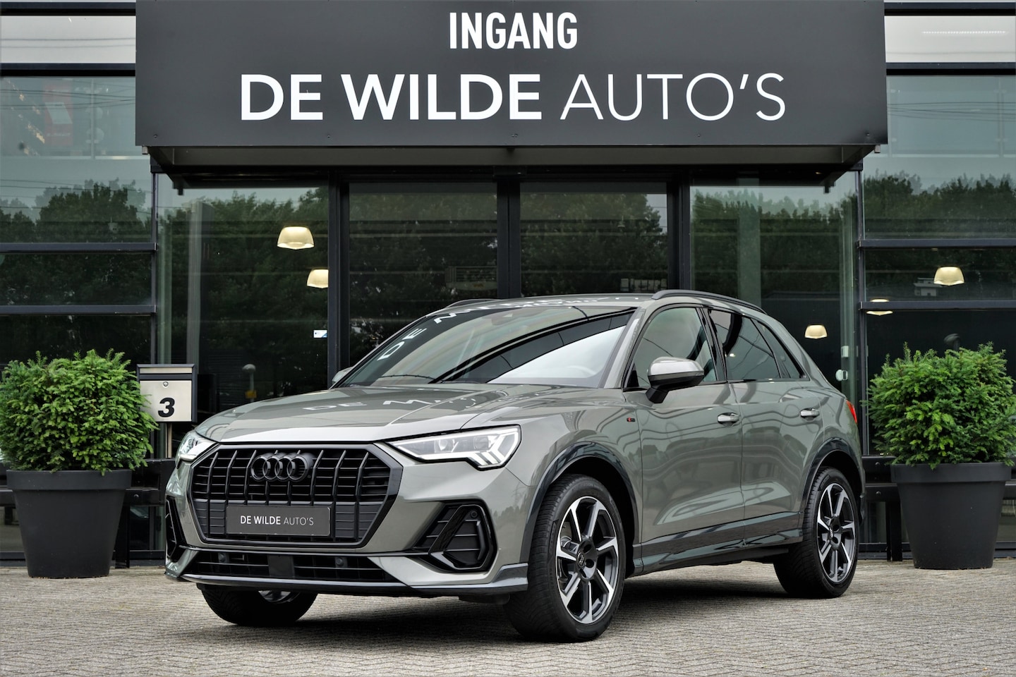 Audi Q3 - 35 TFSI S-line Trekhaak Leer Camera ACC Keyless Matrix Sfeerverlichting - AutoWereld.nl