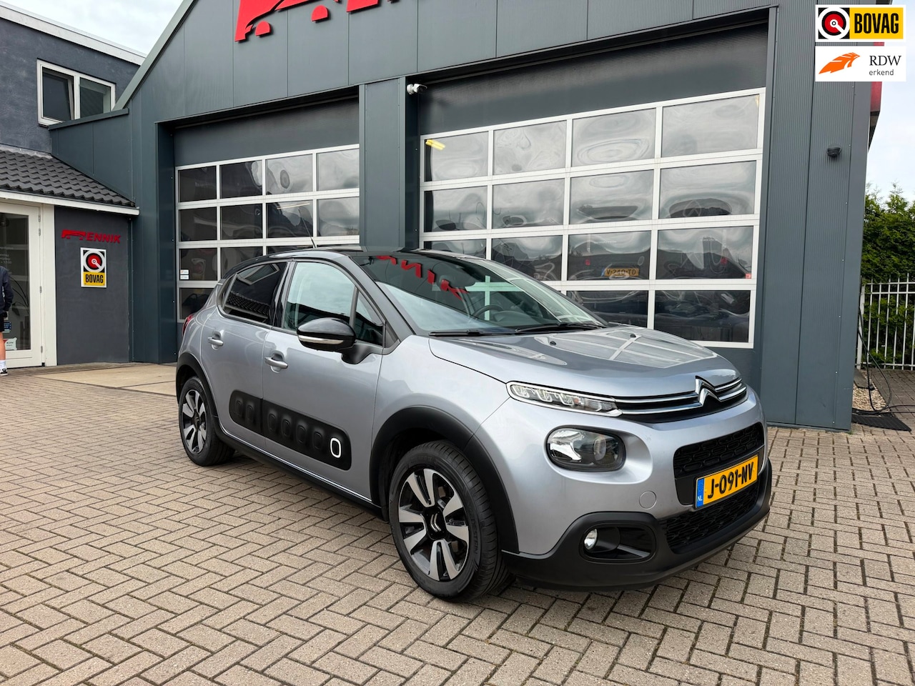 Citroën C3 - 1.2 PureTech S&S Shine / Pano / Cruise / CarPlay / Stoelverw. - AutoWereld.nl