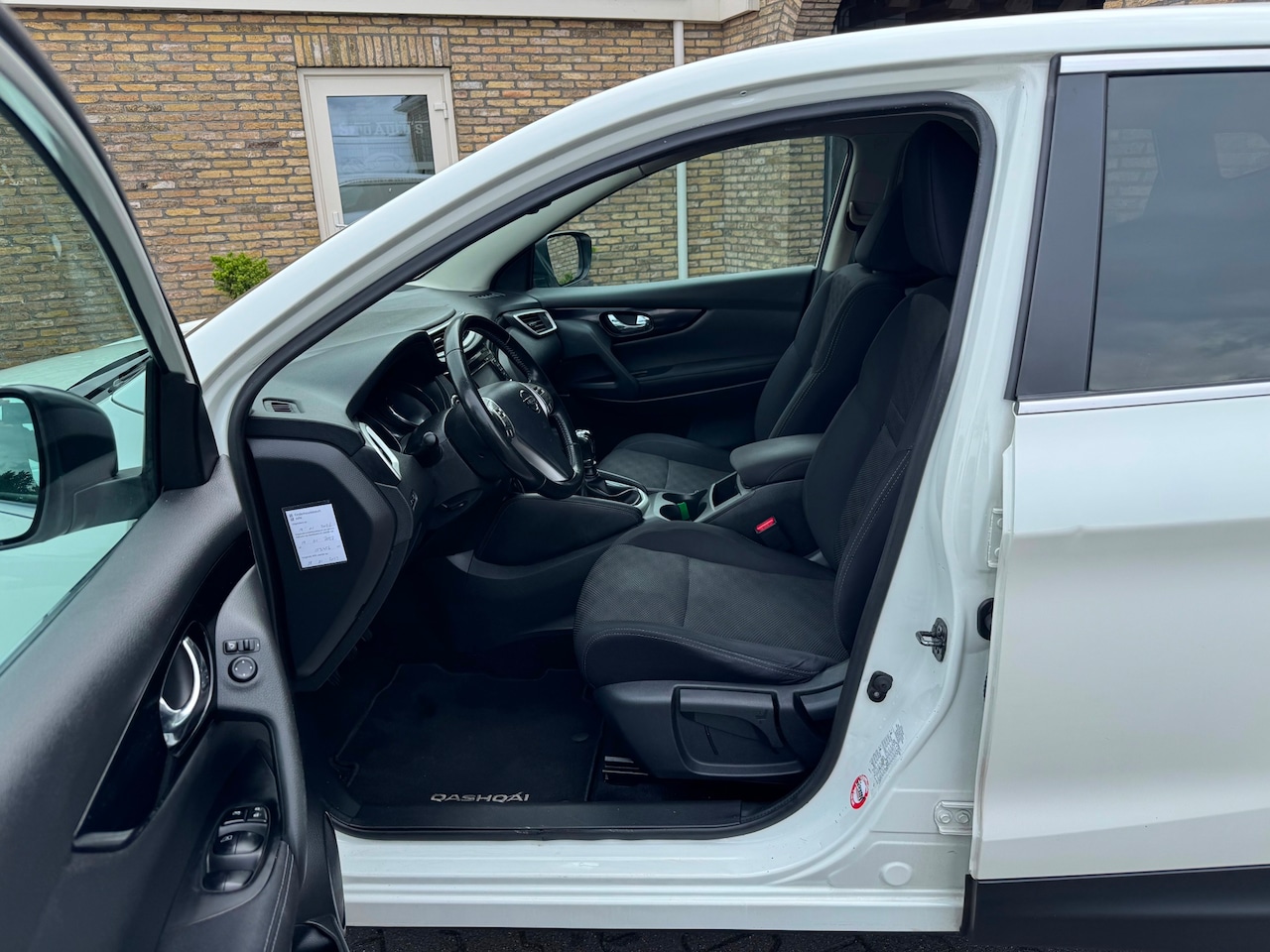 Nissan Qashqai - 1.2 N-Connecta Bj 2017 weinig kilometers - AutoWereld.nl